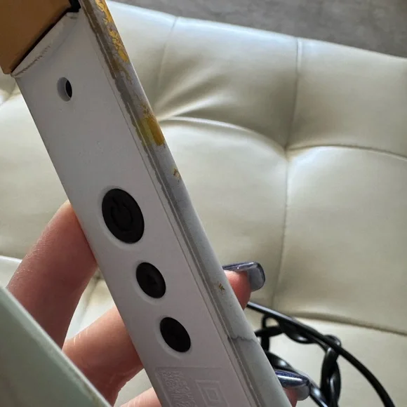 MUST GO MOVING SALE- TODAY ONLY 👱‍♀️ CHI Flat Iron straightener - Picture 4 of 8